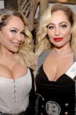 Watch Darcey & Stacey Myflixer